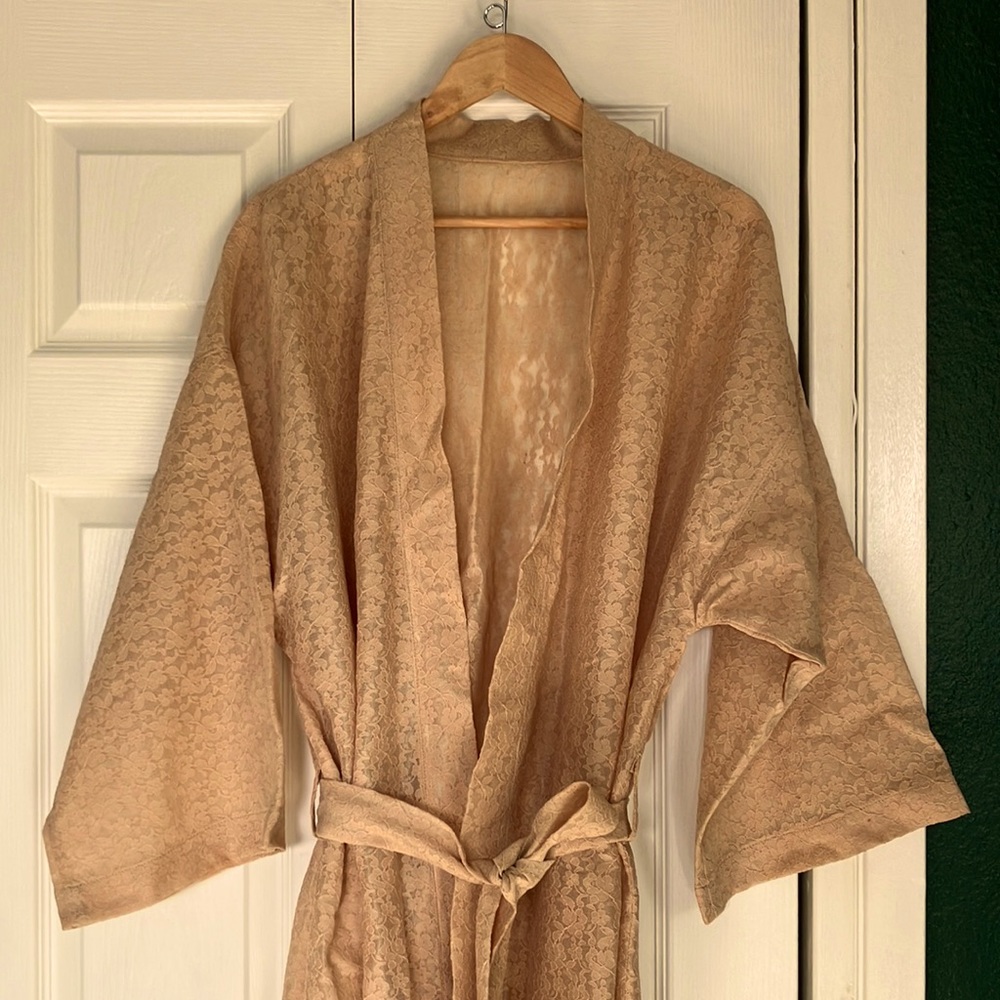 Vintage robe in camel-colored lace with wide sleeves, split hem, and sash